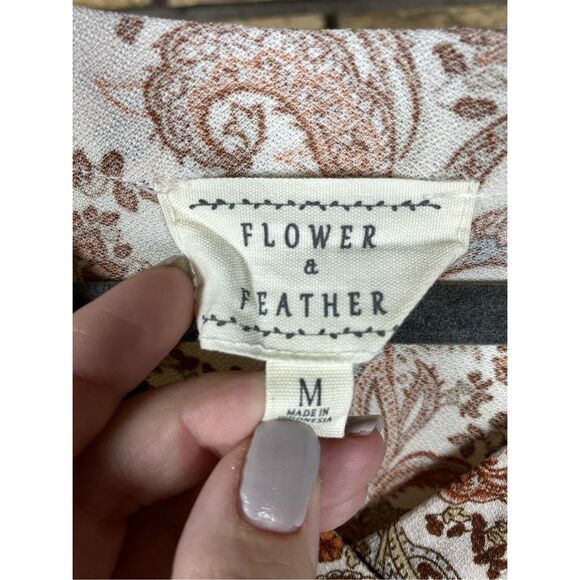 Flower and feather blouse medium - Picture 2 of 5